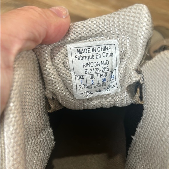 Columbia Rincon Mid Hiking Boot, Size 7 - Picture 8 of 10